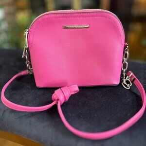 Hot pink Steve Madden crossbody with silver chain link accents, like new